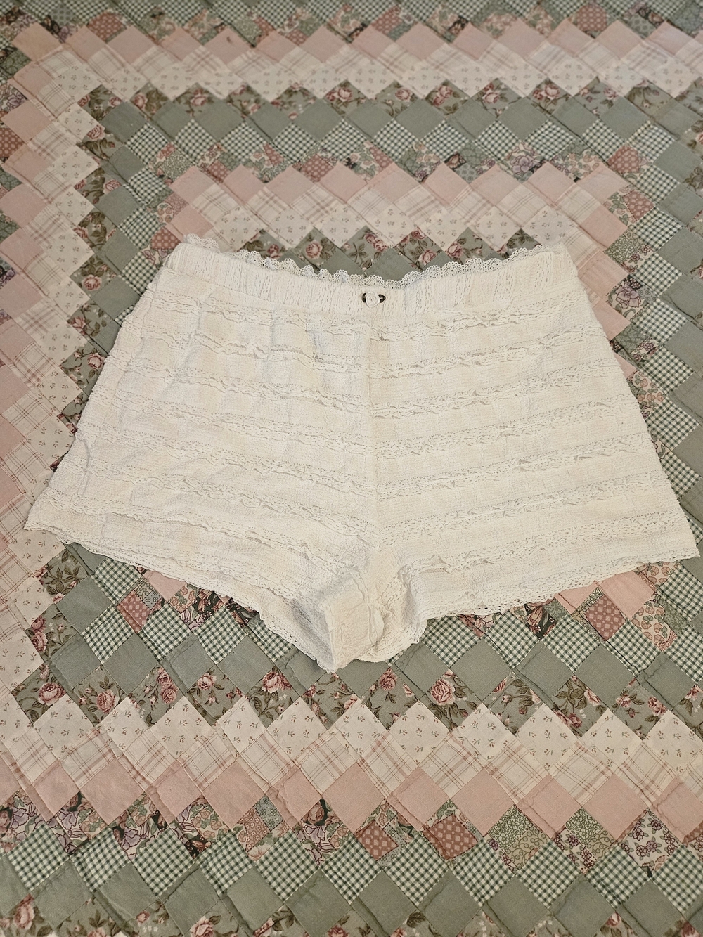 Madden Girl White Lace Crotched Pull Up Shorts- Size L